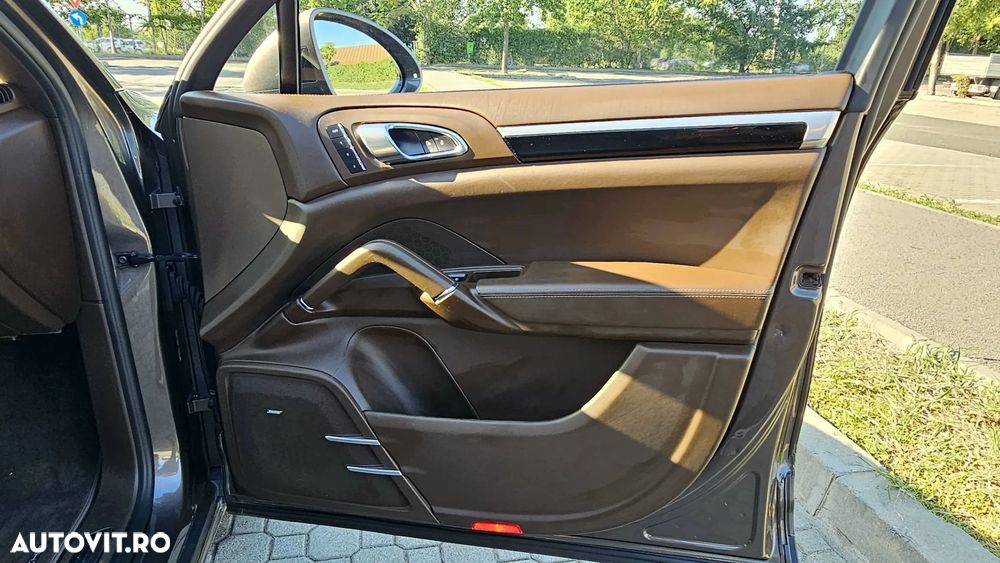 Porsche Cayenne S E-Hybrid Platinum Edition - 18