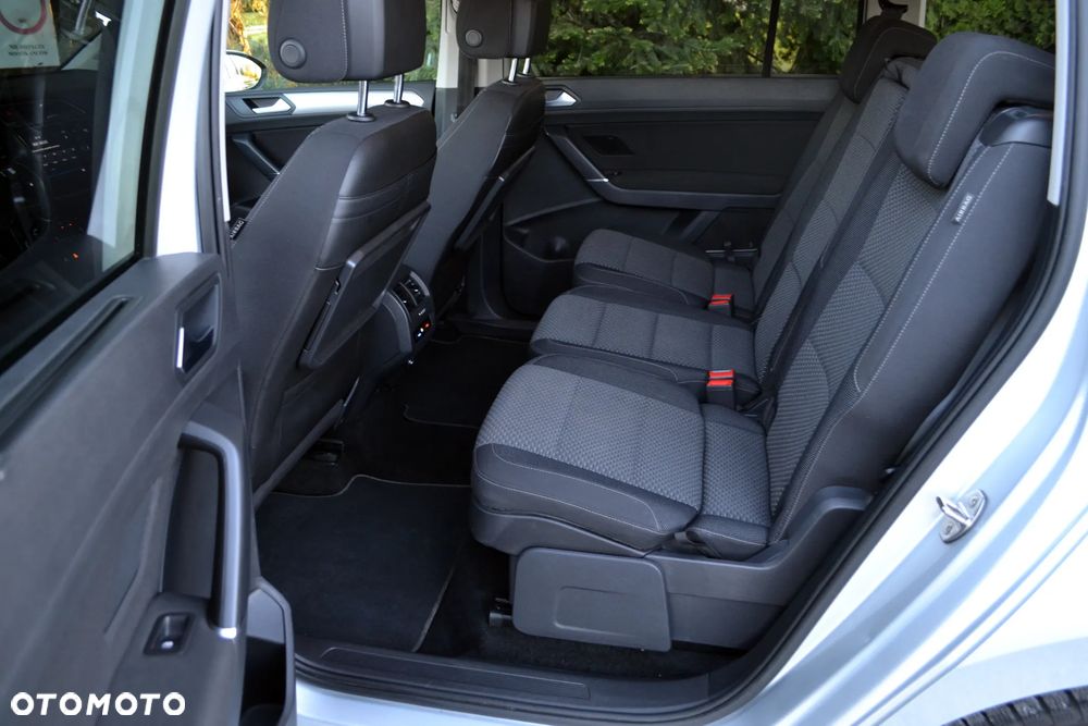 Volkswagen Touran - 26