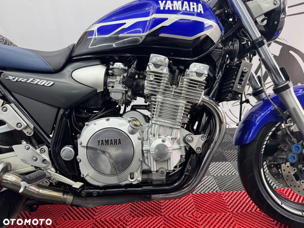 Yamaha XJR - 38