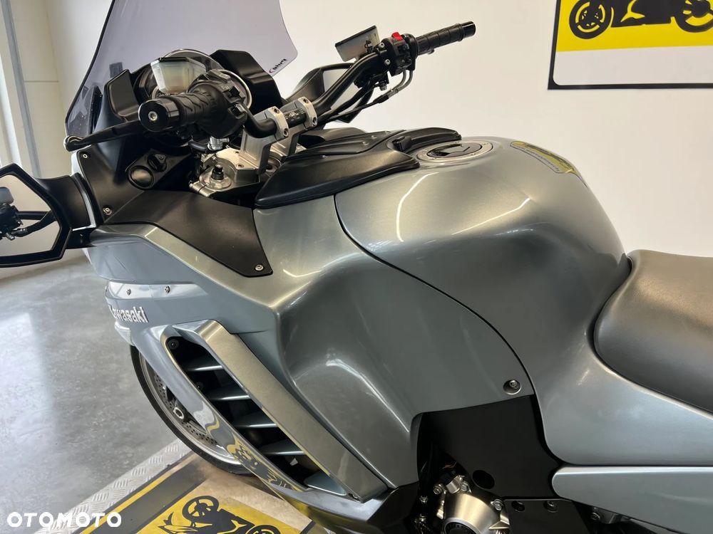 Kawasaki GTR - 15