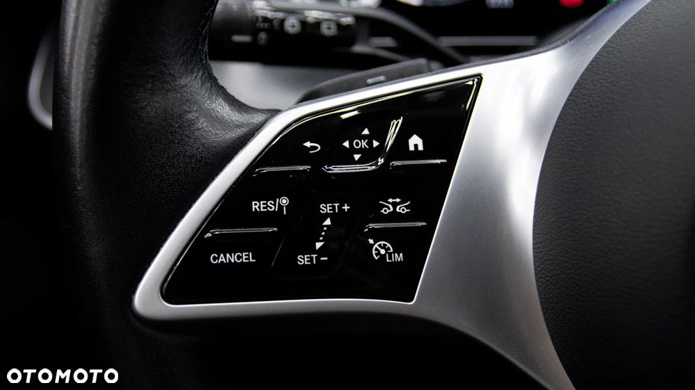 Mercedes-Benz Klasa C 300 e PHEV Avantgarde - 20