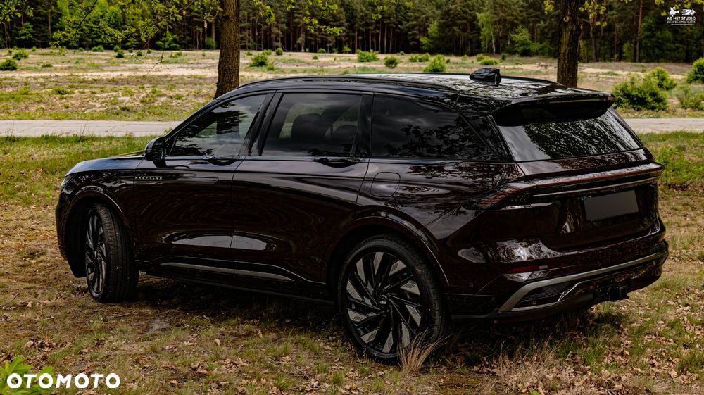 Lincoln Nautilus - 16