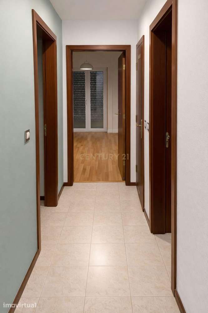 Apartamento T2 com Parqueamento e Arrecadação em Rio de Mouro - Grande imagem: 4/11