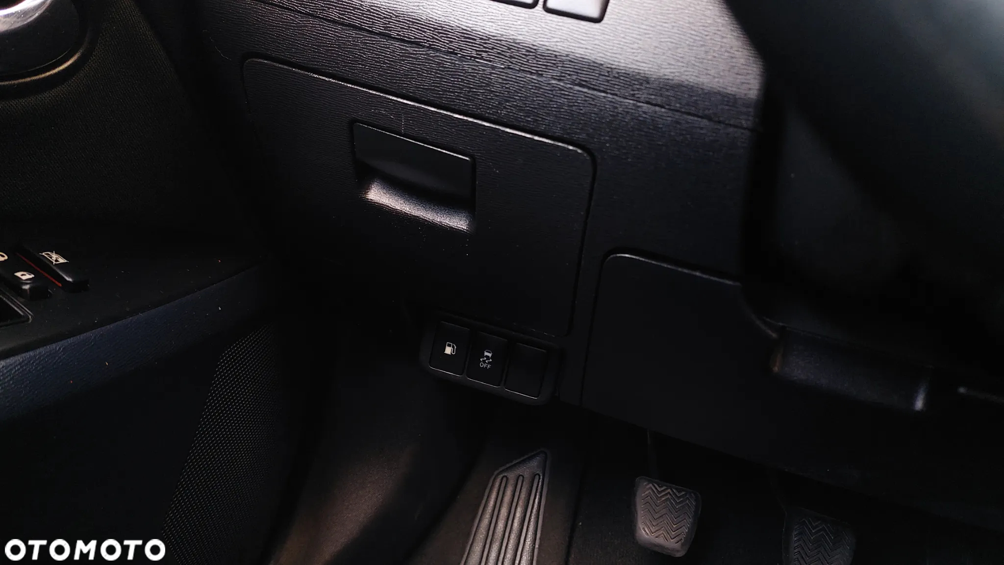 Toyota Avensis 1.8 Sol plus NAVI - 33