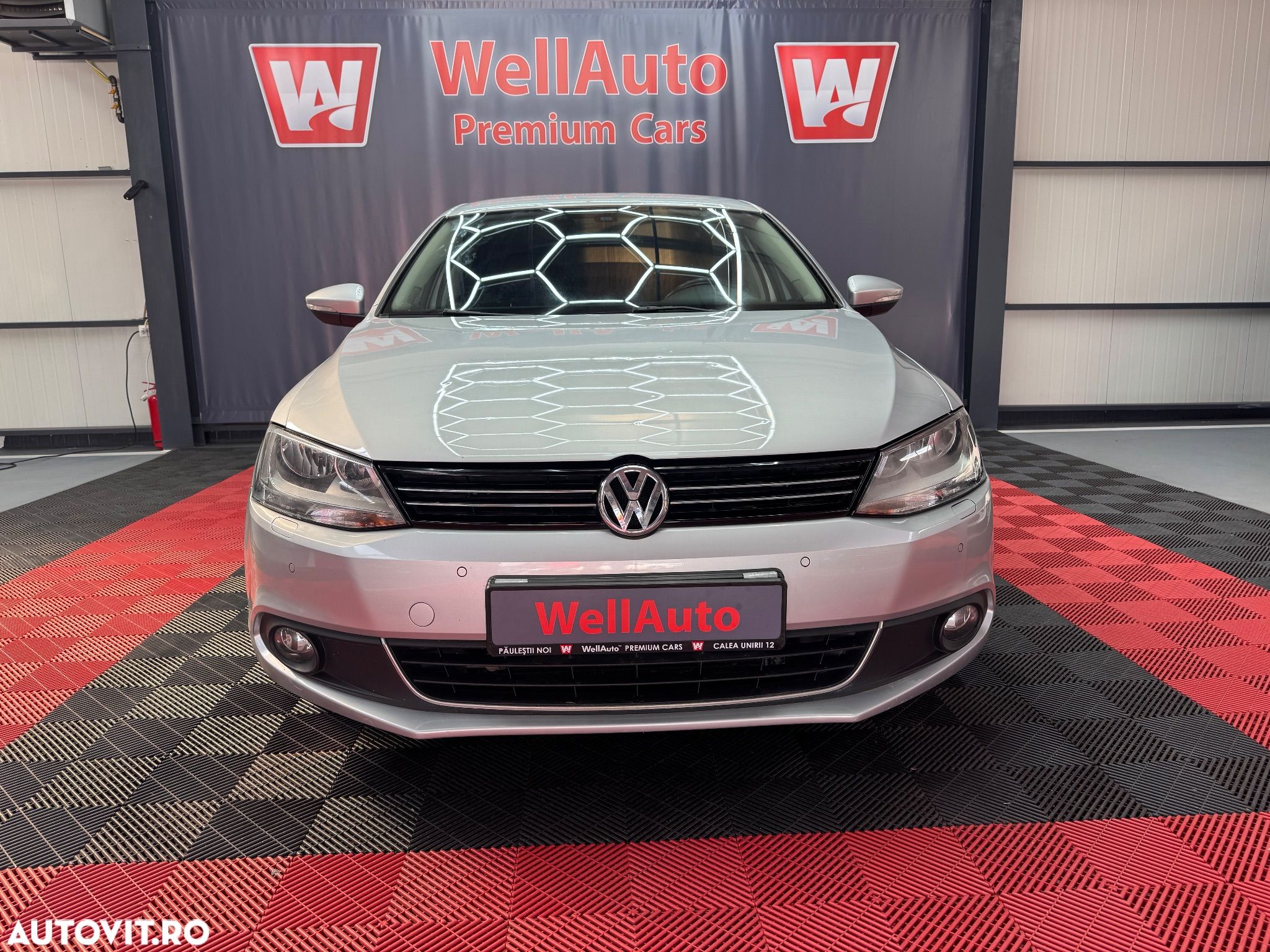 Volkswagen Jetta - 1