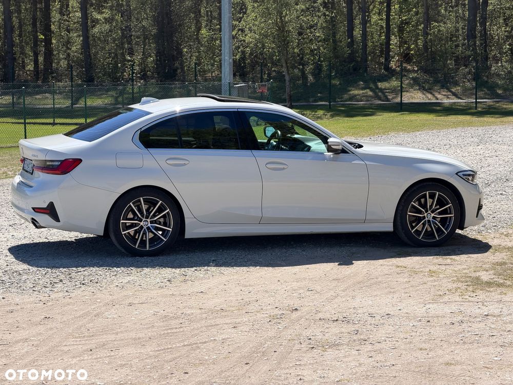 BMW Seria 3 330i Sport Line - 3