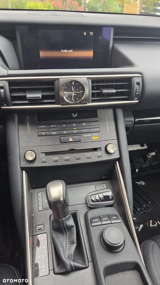 Lexus IS 300h Elegance - 7