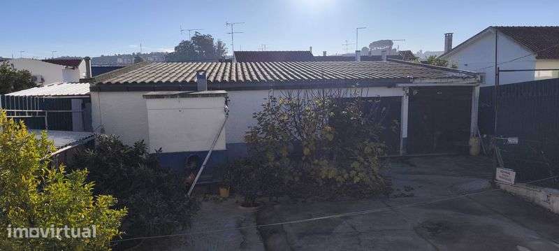 Terreno com armazém - Grande imagem: 2/7