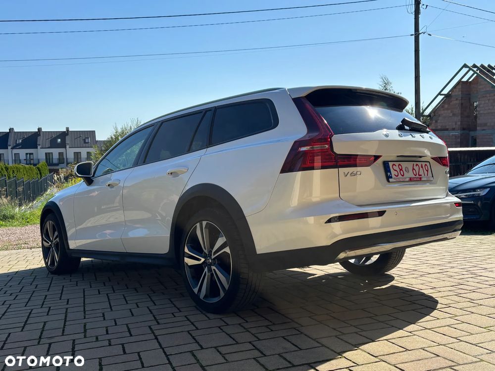 Volvo V60 Cross Country B4 D AWD Ultimate - 11