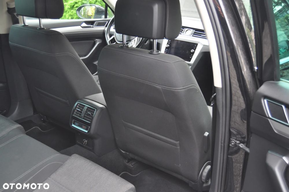 Volkswagen Passat - 13