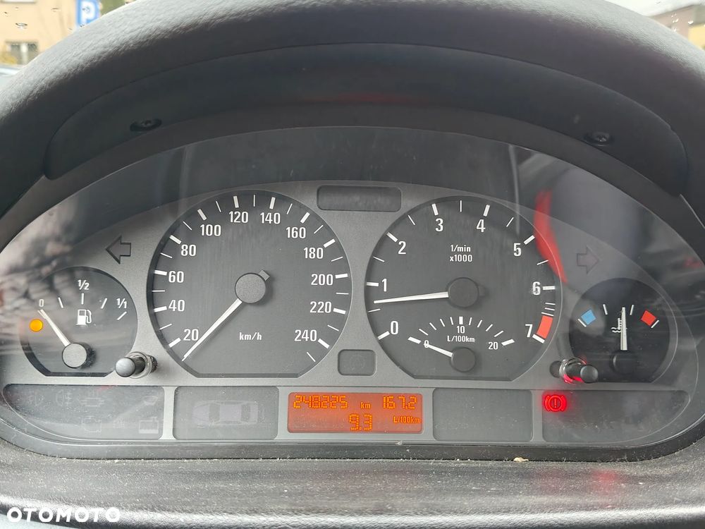 BMW Seria 3 318i - 22