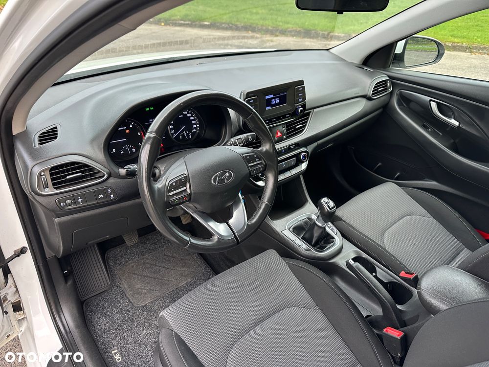 Hyundai i30 1.6 CRDI Intro - 17