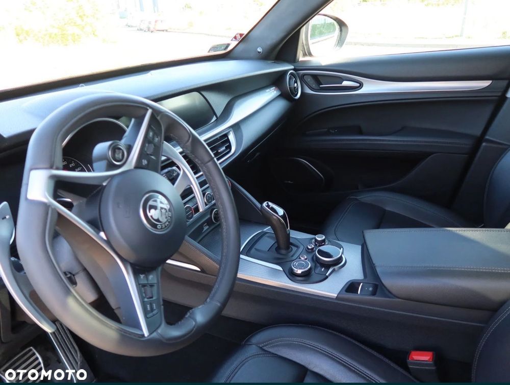 Alfa Romeo Stelvio 2.0 Turbo 16V AT8-Q4 Ti - 7