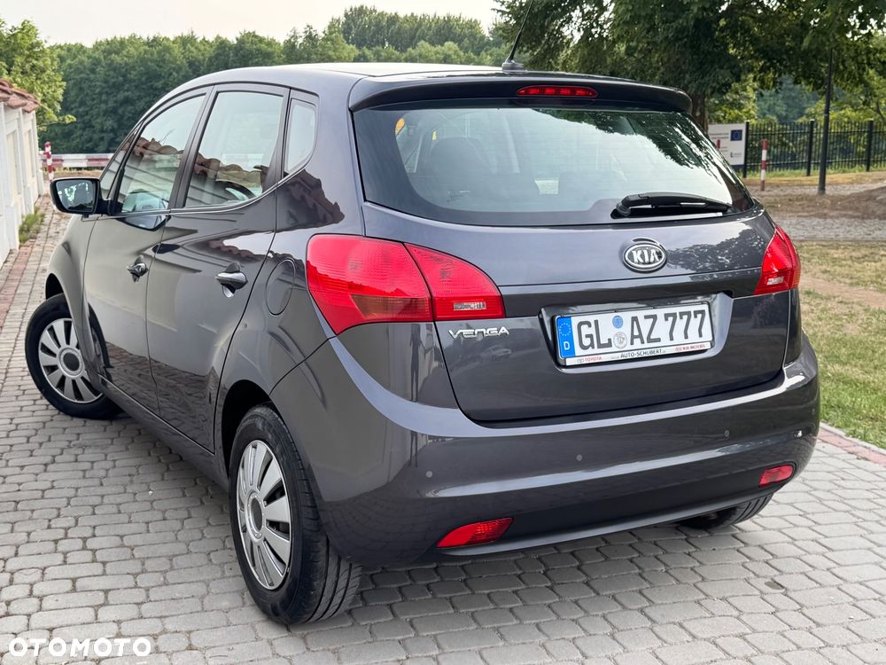 Kia Venga - 10