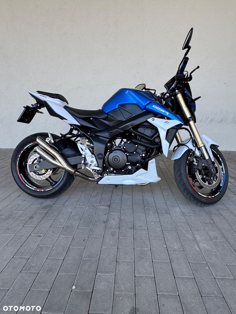 Suzuki GSR - 6