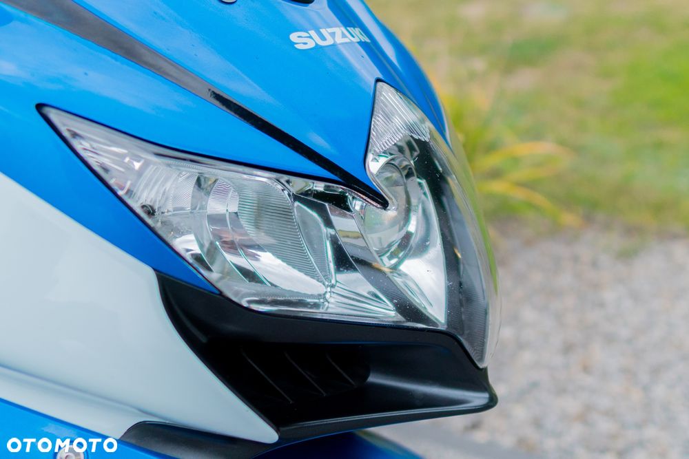 Suzuki GSX-R - 15