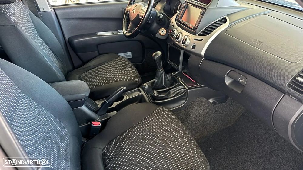 Mitsubishi L200 2.4 DI-D CD Instyle Strakar 4WD - 10