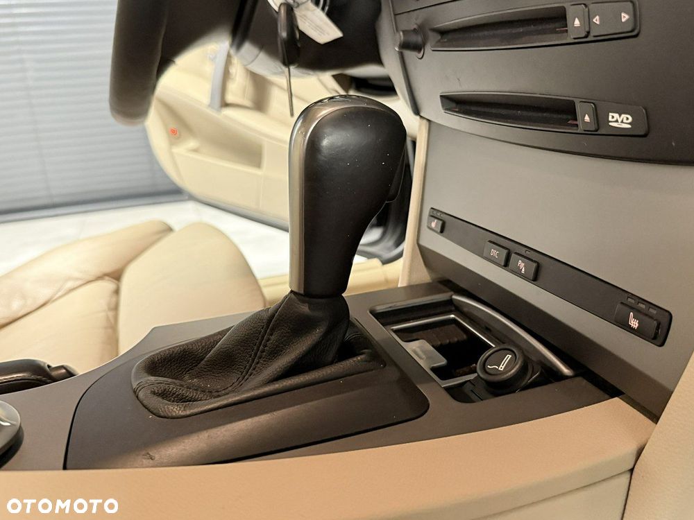 BMW Seria 5 525i Touring - 25