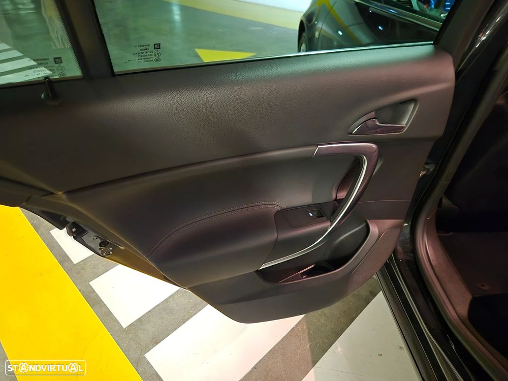 Opel Insignia Sports Tourer 1.6 CDTi Cosmo S/S — fotografia 33
