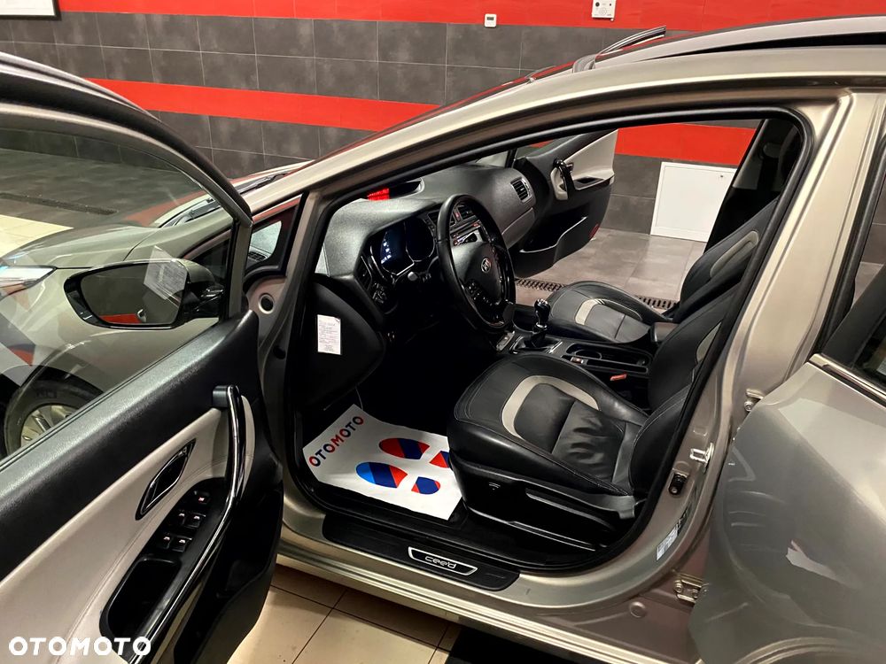 Kia Ceed 1.6 GDI ISG Vision - 13