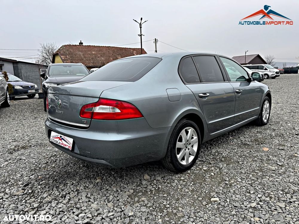Skoda Superb 2.0 TDI DPF Elegance - 32
