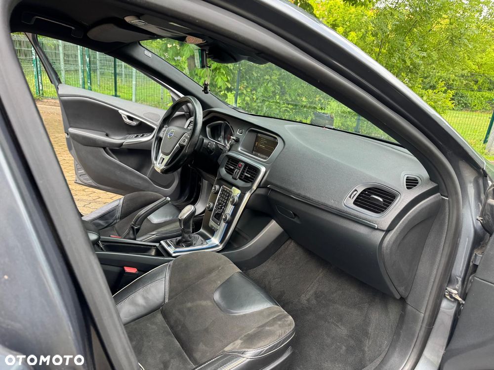 Volvo V40 D2 R-Design - 11