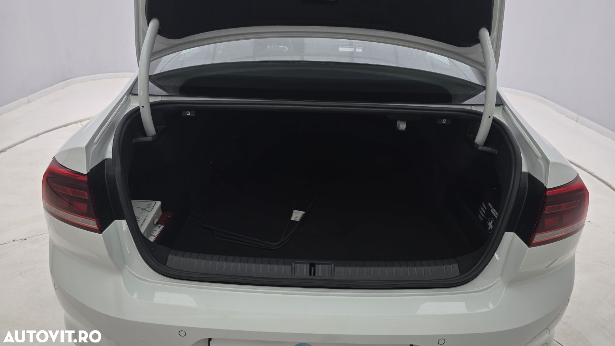 Volkswagen Passat 2.0 TDI DSG Comfortline - 25