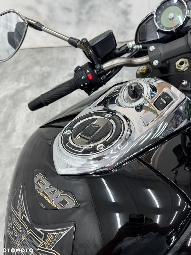 Suzuki GSX - 24