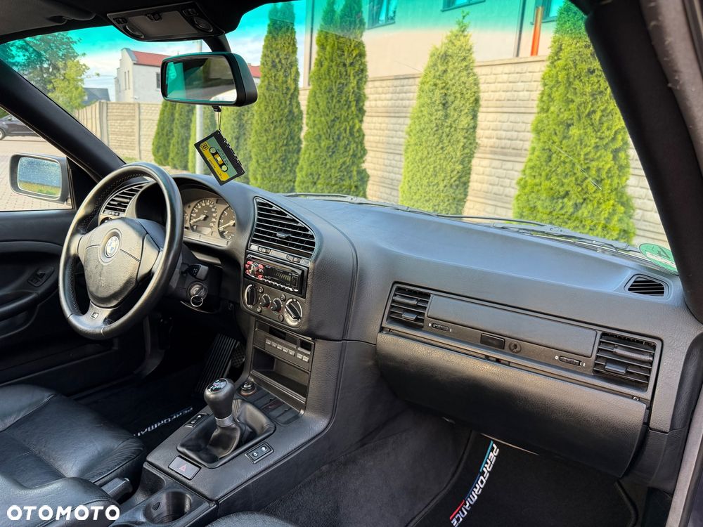BMW Seria 3 316i - 24