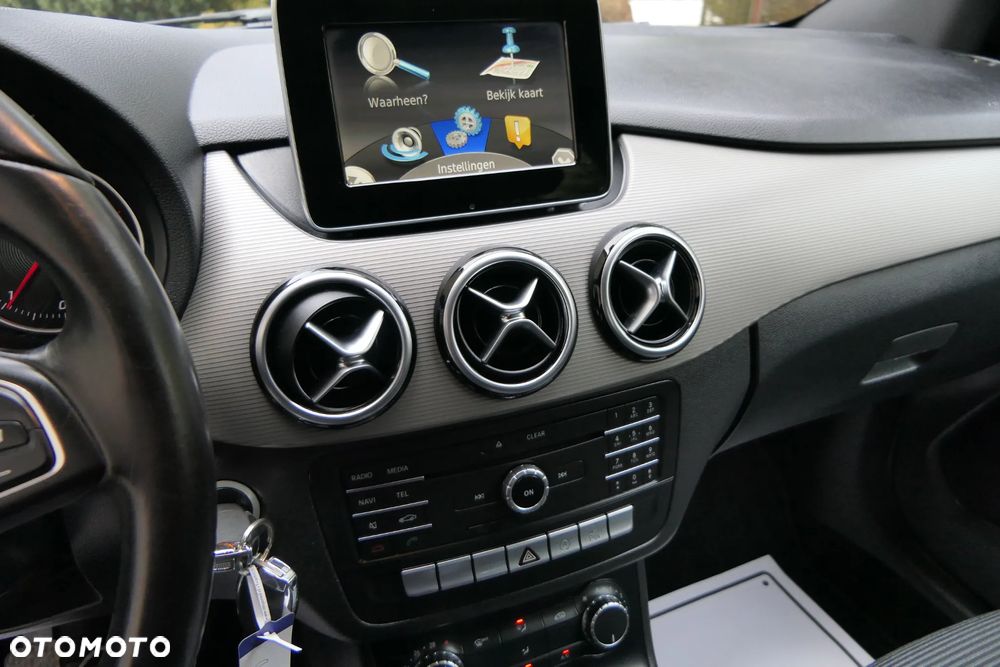 Mercedes-Benz Klasa B 180 d BlueEFFICIENCY Edition - 26