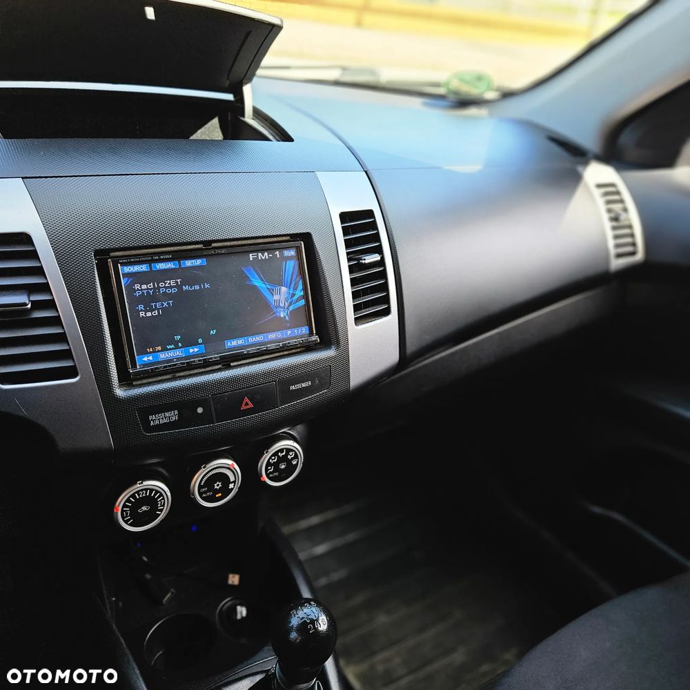 Mitsubishi Outlander - 30
