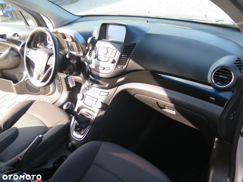 Chevrolet Orlando - 27