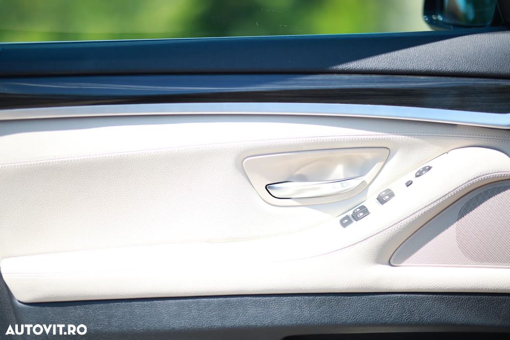 BMW Seria 5 525d xDrive - 29