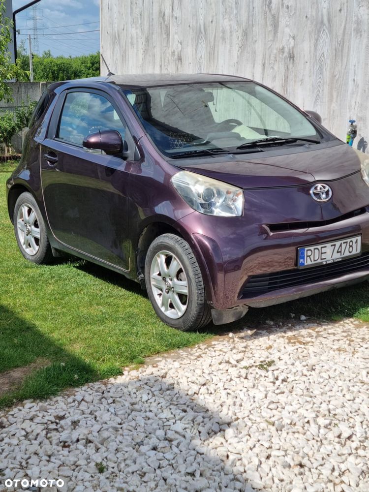 Toyota iQ - 10