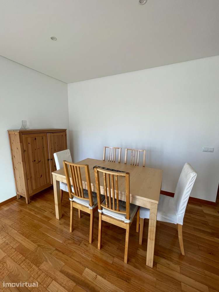 Apartamento T2 Mobilado com Elevador, Garagem, Ar Condicionado - Grande imagem: 2/17