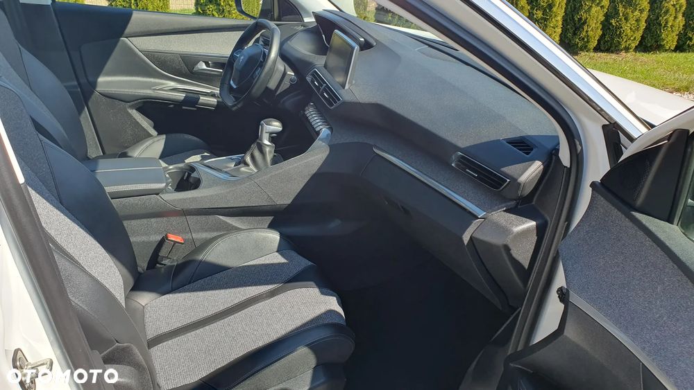 Peugeot 5008 1.5 BlueHDi Allure S&S - 20