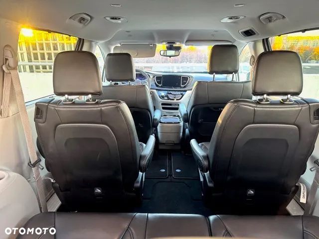 Chrysler Pacifica - 16