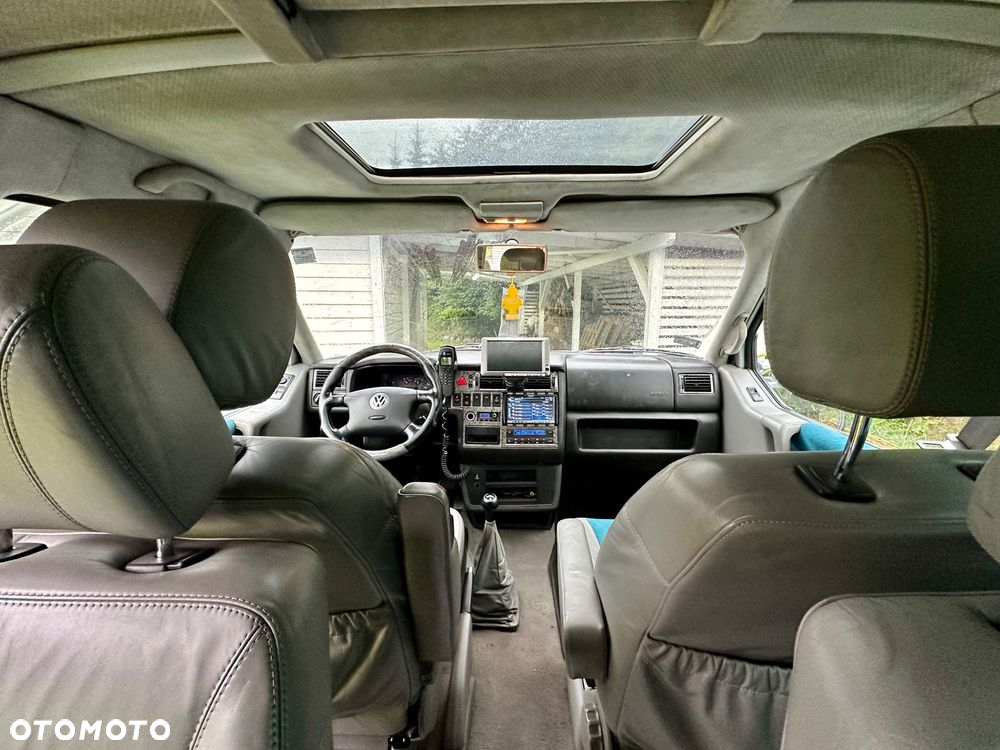 Volkswagen Caravelle - 38