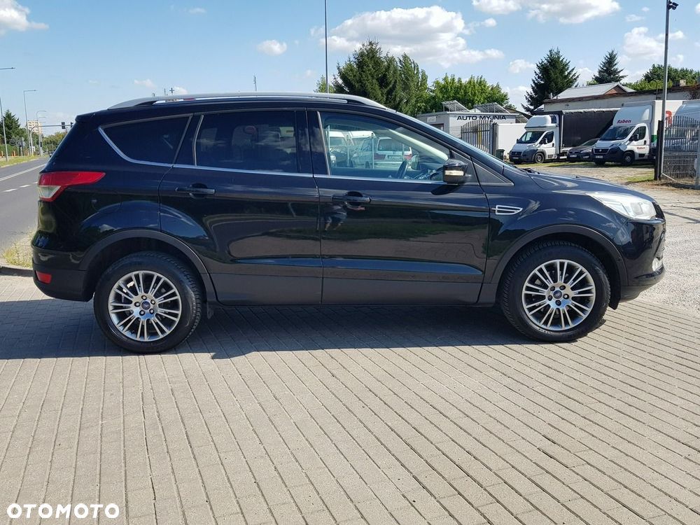 Ford Kuga 1.6 EcoBoost 2x4 Titanium - 4