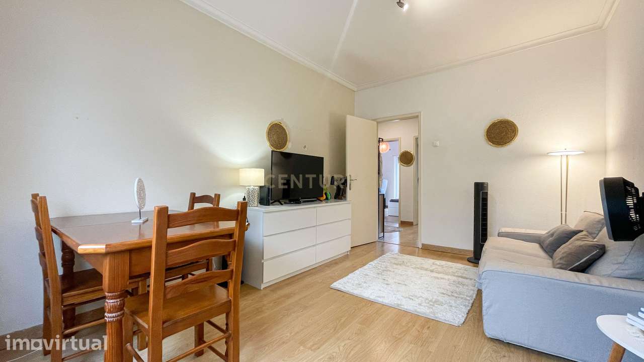 Apartamento T2 com Varanda em Algés | A 10 min da Estação | Excelente - Grande imagem: 4/20
