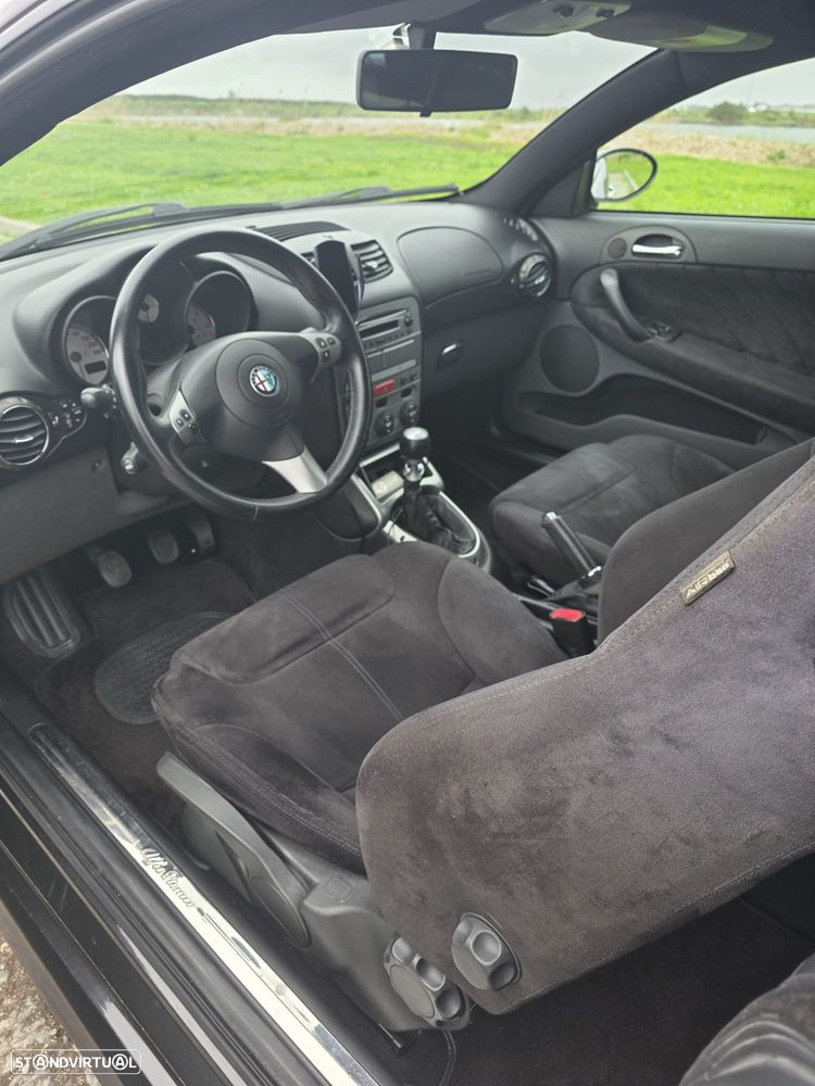 Alfa Romeo GT 1.9 JTD M-JET - 10