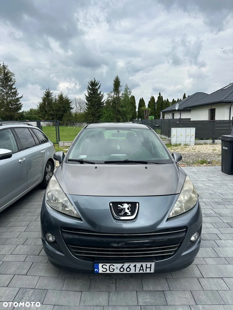 Peugeot 207 - 1