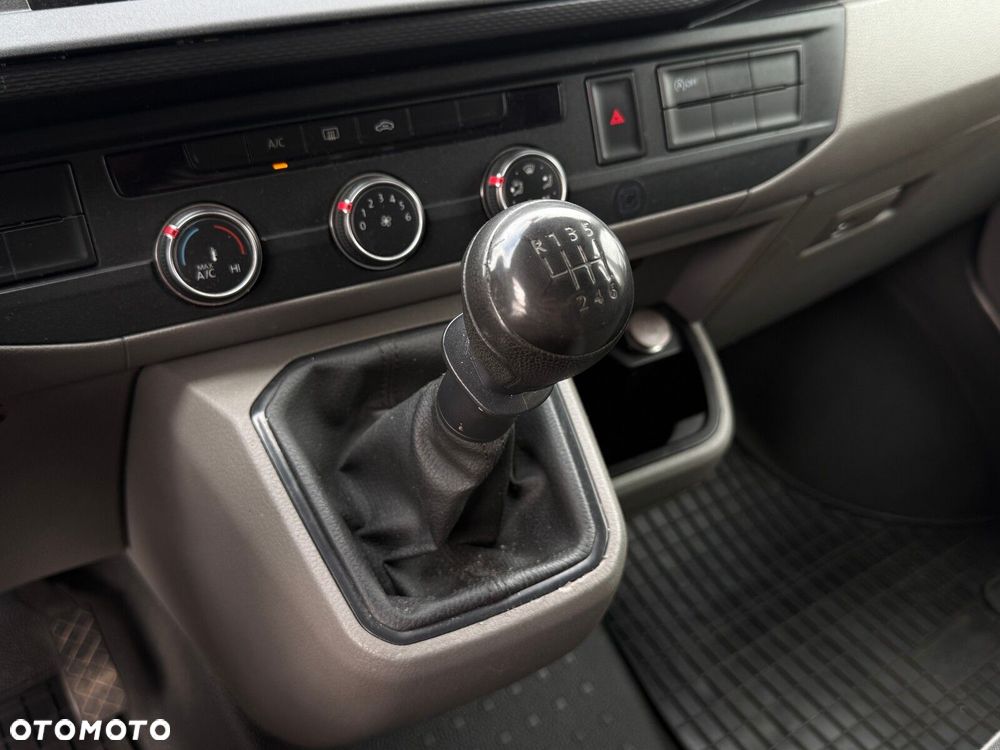 Volkswagen Transporter - 17
