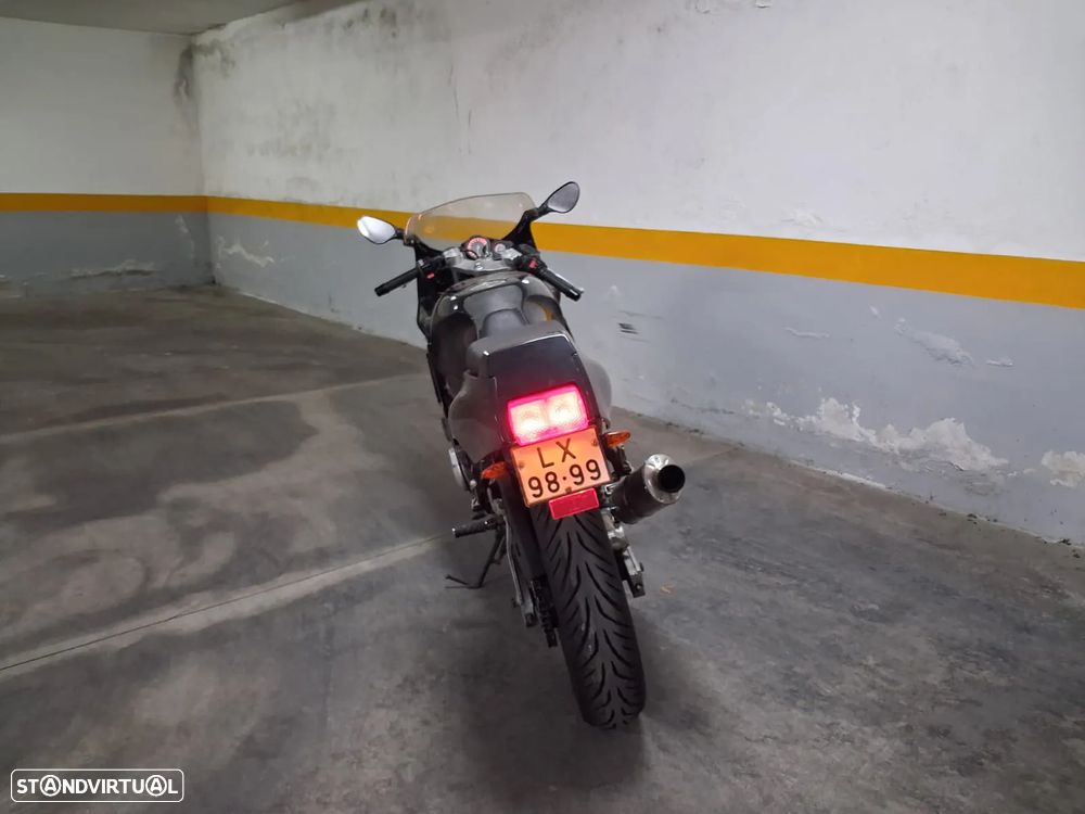 Yamaha FZR - 6