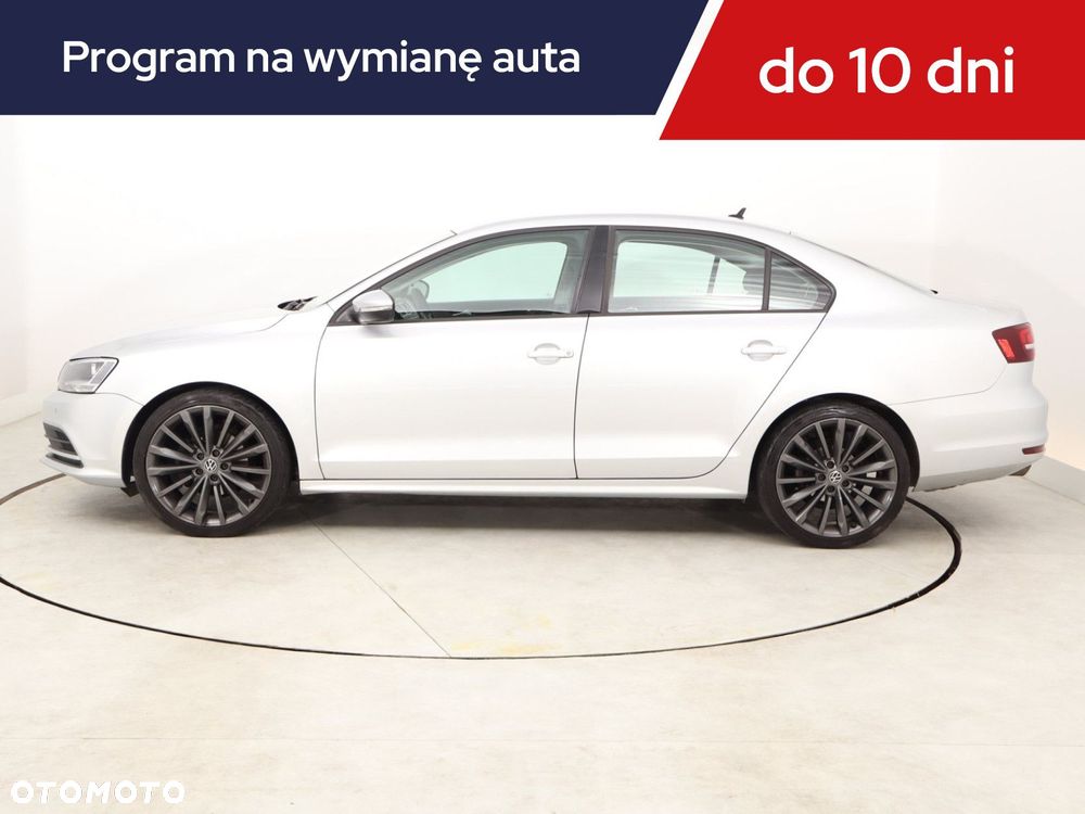 Volkswagen Jetta - 4