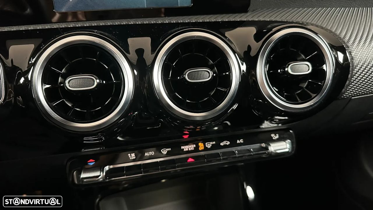 Mercedes-Benz CLA 180 d Progressive - 22