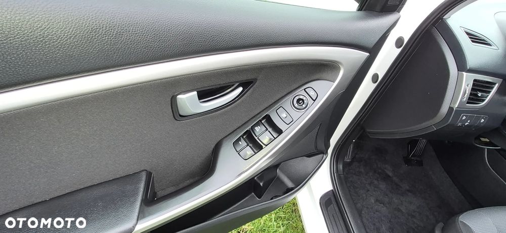 Hyundai i30 i30cw 1.6 CRDi blue Classic - 16