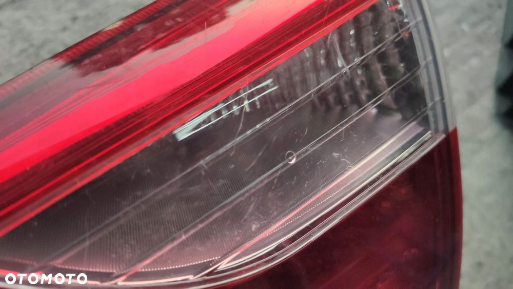 EU LAMPA PRAWY TYŁ W KLAPE HYUNDAI I30 II 12- H/B - 2