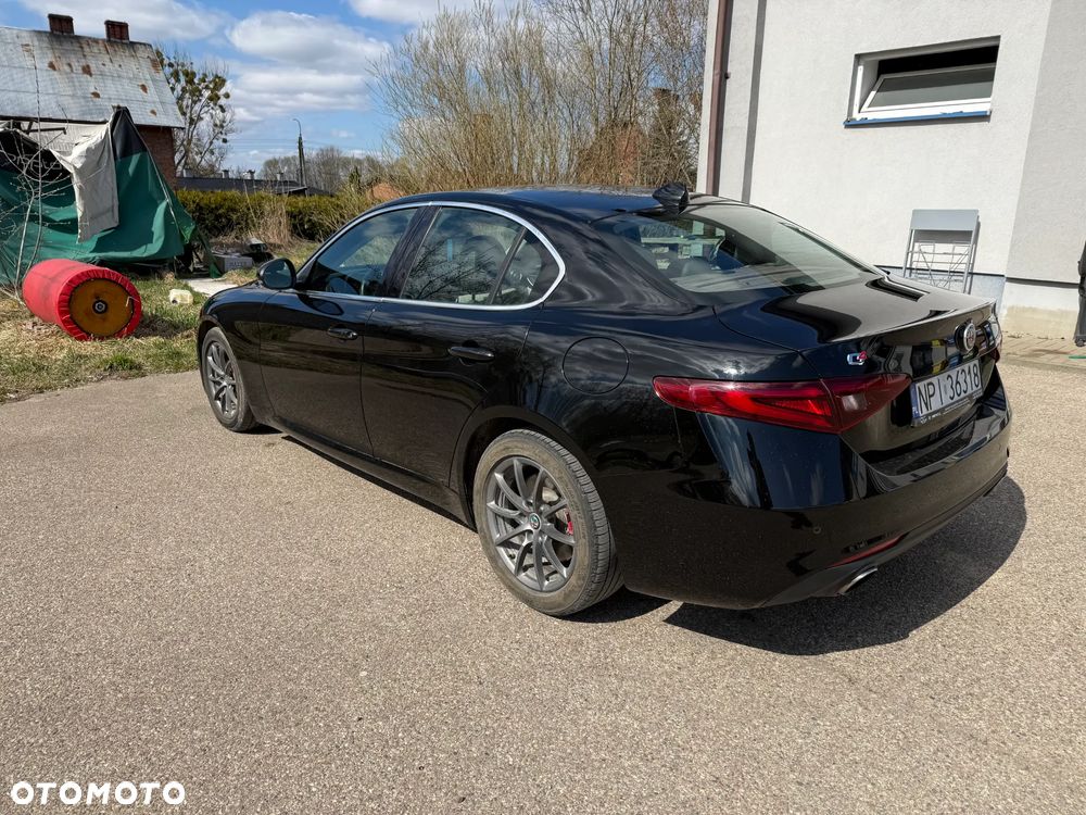 Alfa Romeo Giulia 2.0 Turbo 16V AT8-Q4 Ti - 4