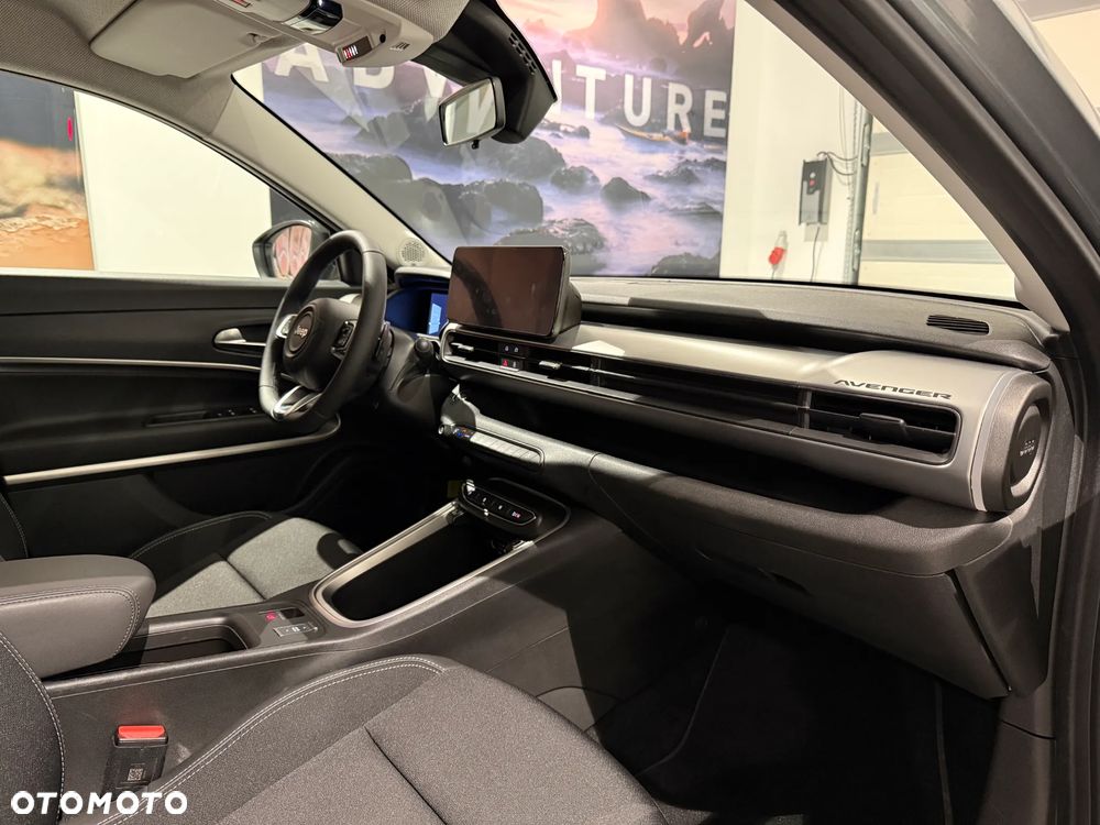 Jeep Avenger 1.2 T3 mHEV Altitude FWD eDCT6 - 21